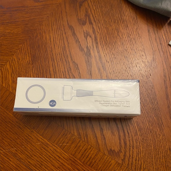 Collagen Stimulation Therapy Derma Roller - Picture 2 of 3